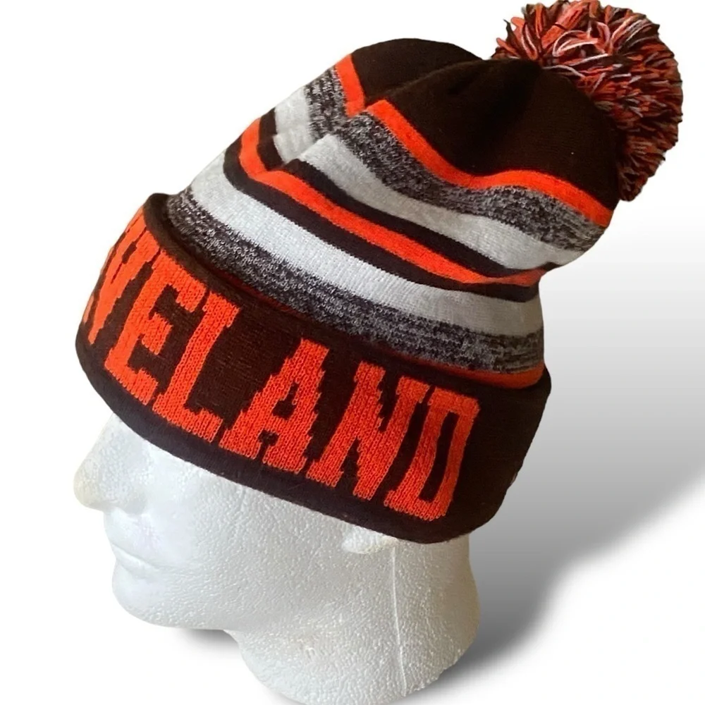 NFL Vintage CLEVELAND BROWNS KNIT BEANIE WITH POM One Size